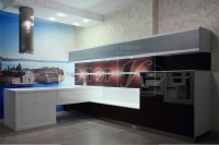 фото кухонных фасадов с глянцевыми вставками